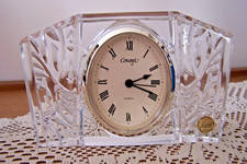 HORLOGE sur Cristal d'Arques Bel Objet Décoratif et Utile Presse Papier