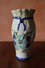 Grand vase jaune a decor de fleurs