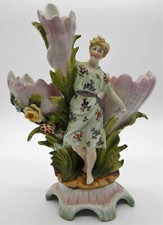 BOUQUETIÈRE / VASE FIGURINE " JEUNE FEMME " EN PORCELAINE ALLEMANDE