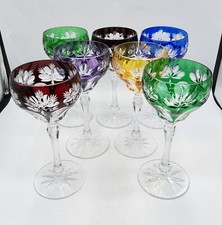 Service de sept verres à vin roemer en cristal coloré taillé de Bohème XXème