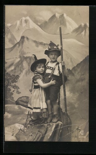 Deux enfants faisant - , de