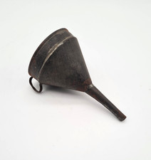 Ancien Entonnoir acier tôle