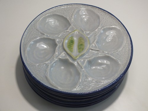 Singulier lot assiettes - de,