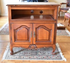 Meuble télévision / WIFI avec étagères coulissantes