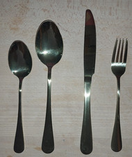 Ensemble de couverts en acier