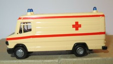 MICRO PRALINE HO 1/87 MB MERCEDES 507 D RTW AMBULANCE NOTARZT CROIX ROUGE 84303