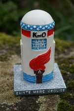 RE0244 BORNE DE LA LIBERTE SAINTE MERE EGLISE 2EME GUERRE SOLDAT MEMORIAL KM 0