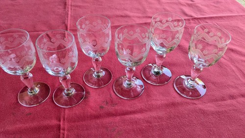 Anciens verres vin blanc - anciens,