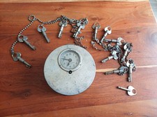ancienne horloge d usine CHARVET de veilleur pointeuse mouchard Avec 13 Clés ? 