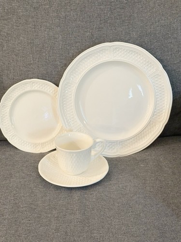 Four piece place setting gien - piece,