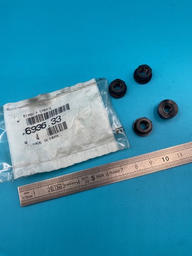 Lot écrous plastiques à - de, 4