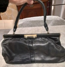 Sac à main VINTAGE en cuir souple agneau  noir fermoir porte  monnaie doré .