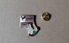 pin's Intersport / escalade (inter sport EGF argenté signé EBC 92)