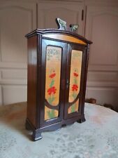ARMOIRE DE POUPEE EN BOIS PEINT,  GENRE ART NOUVEAU