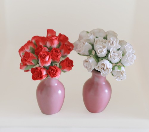 Meuble maison poupée - poupée, vase