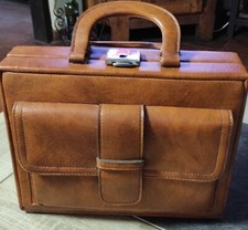 Mallette de toilette semble en cuir