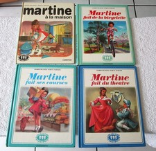 Martine à la maison, fait de la bicylette, fait ses courses, fait du théatre.