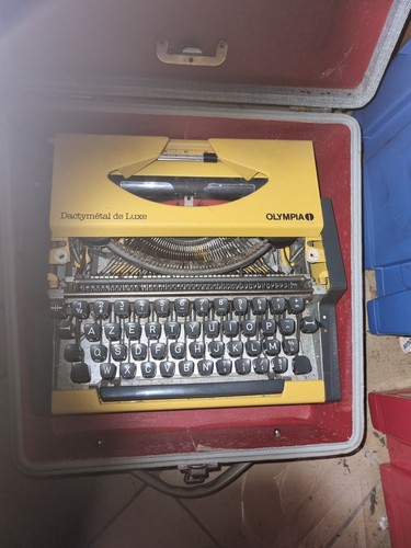 Machine écrire olympia - à,