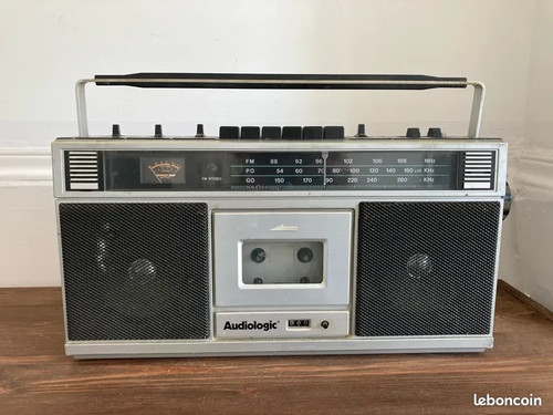 Poste radio cassette model