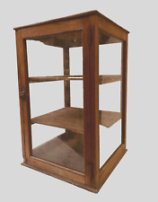 Vitrine toute face vitré en chêne massif une porte  . XX siècle .