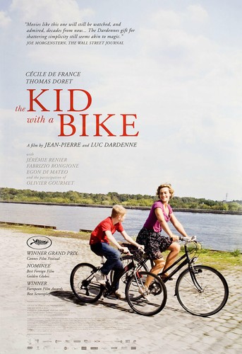 The enfant avec - the, vélo