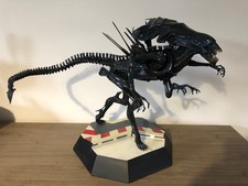 Alien queen sideshow statue