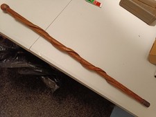 Très Ancienne canne en bois sculptée d'un serpent souvenir soldat art