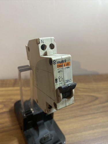 Disjoncteur déclic u10a - disjoncteur,