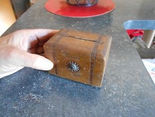 Ancienne Tirelire Art Populaire Coffre Coffret Bois signé F Brunet à Mâcon