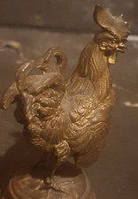 Coq en métal doré sur socle – travail décoratif du XXᵉ siècle