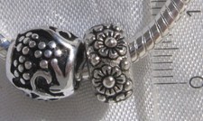 LOT MIX 2 CHARMS PERLES ANNEAUX AUX FLEURS 12-14MM METAL ARGENTE 3D *E115