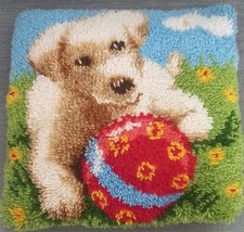 COUSSIN PETIT CHIEN AU BALLON