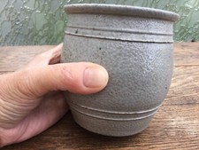 pot ou confit en terre cuite vernissée gris H 10,5 cms