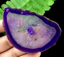 Tranche d'agate violette pierre naturelle géode