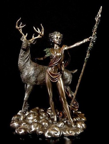 Déesse diana figure avec - avec, cerf