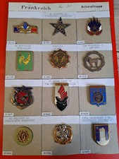 12 insignes de régiment