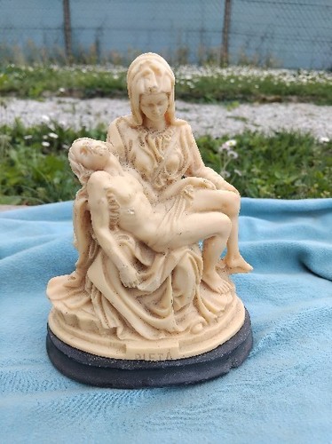 Statue résine pieta de - statue, la
