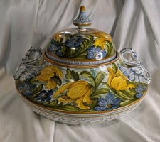 Magnifique Soupière ancienne Castelli, Peinte à la main, Signée, Forme Originale