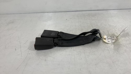 Attache ceinture arriere droit