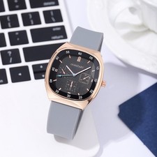 Montre élégante pour femme montre à quartz en silicone adaptée à une utilis