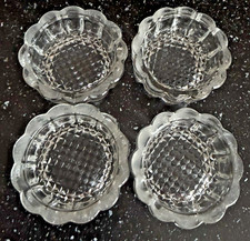 4 PETITS REHAUSSEURS, DESSOUS