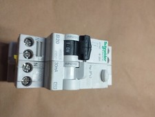 Disjoncteur Dif Schneider A9N21012 B 20A + A9N21450 30 MA