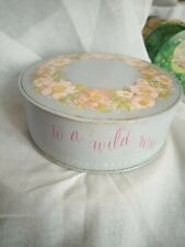 Boîte à poudre ancienne de toilette de marque AVON - TO A WILD ROSE + HOUPETTE