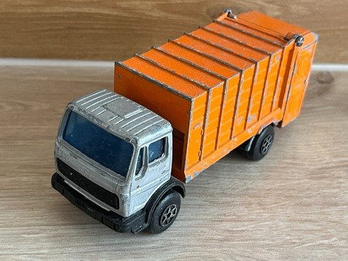 Mercedes camion benne - , à