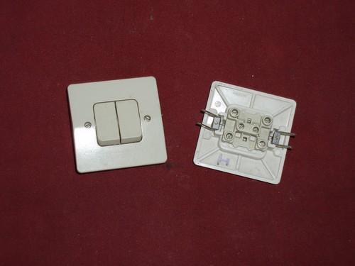 Interrupteur double et - interrupteur,