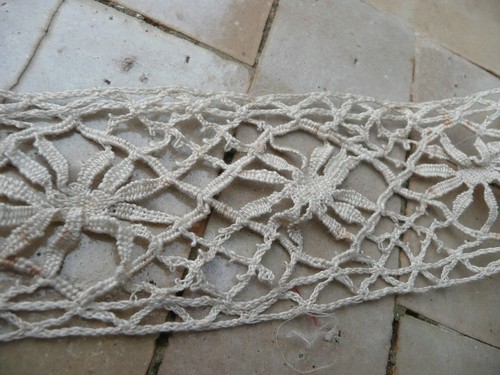 Dentelle ancienne - ,