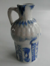 Ancien flacon en céramique blanc et bleu, marque illisible, huilier vinaigrier