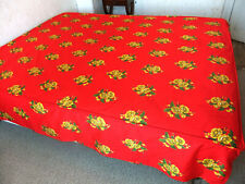 Couvre-lit en satin rouge