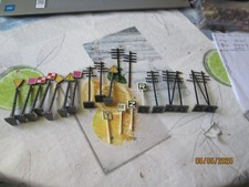 N° 1259/25 lot de poteaux télégraphique et panneaux de signalisation jouef