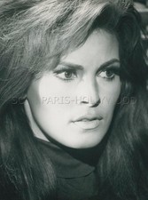 RAQUEL WELCH FATHOM 1967 PHOTO